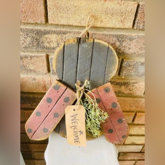 *Hanging Wood Lath “Welcome” Ladybug - Picture 8 of 10